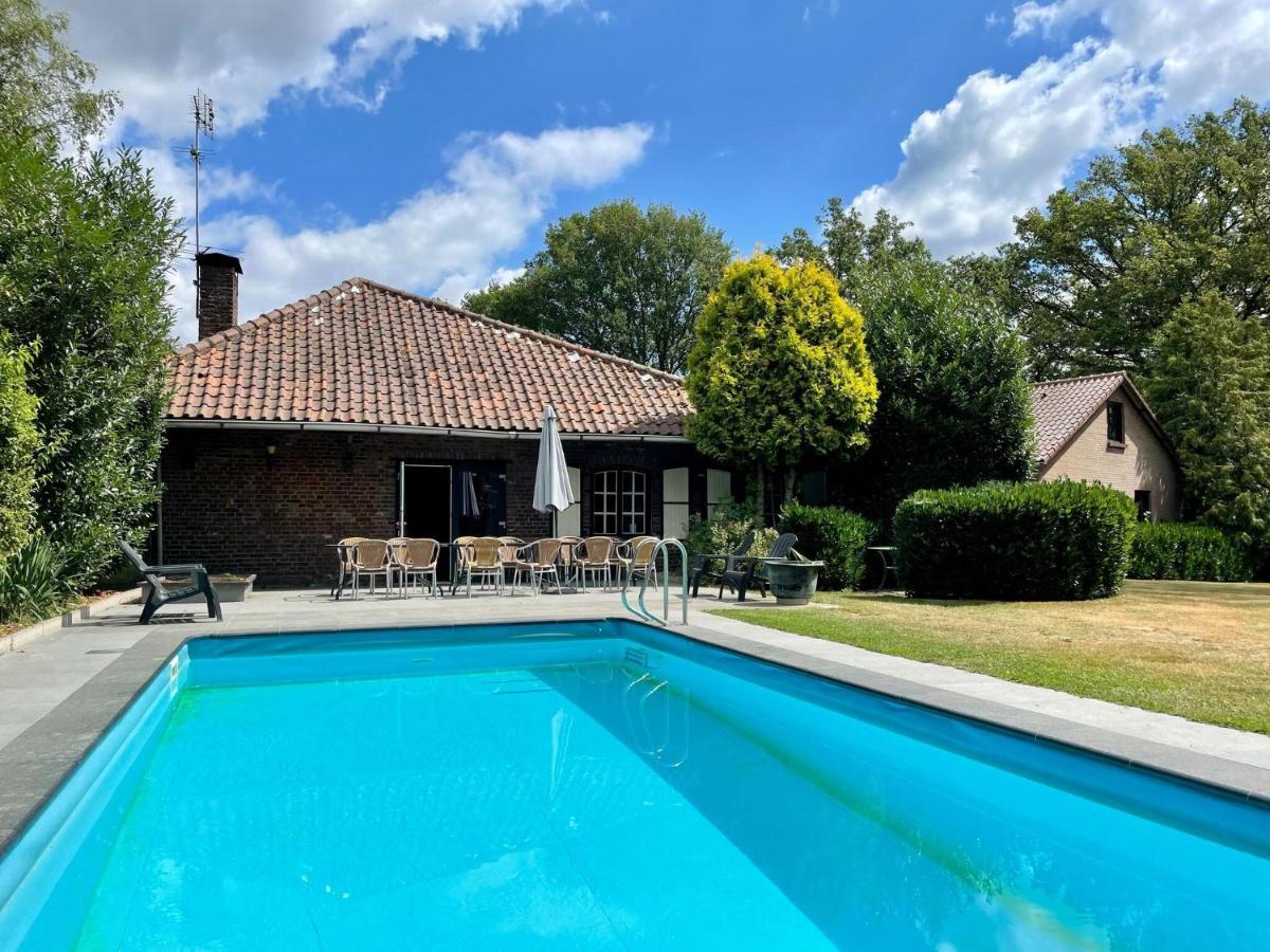 Magnificent Farmhouse In Sint Joost מראה חיצוני תמונה