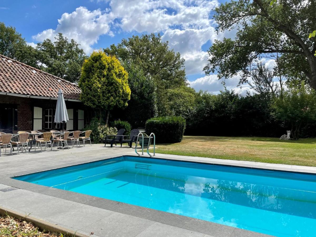 Magnificent Farmhouse In Sint Joost מראה חיצוני תמונה